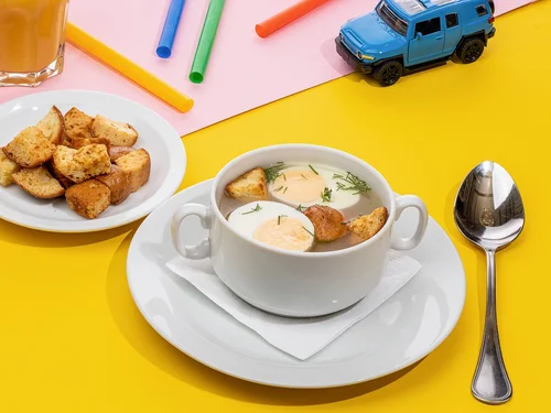 Куриный бульон с гренками