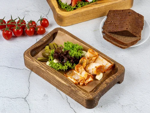 Сало с чесноком и солеными огурцами